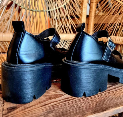 Platform Shoes - Yatva
