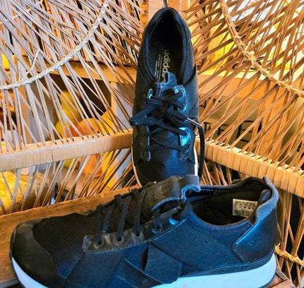Retro Adidas Sneakers - Yatva