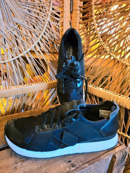 Retro Adidas Sneakers - Yatva