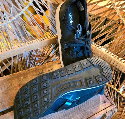 Retro Adidas Sneakers - Yatva