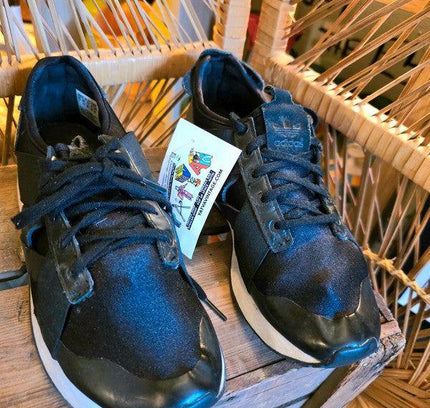 Retro Adidas Sneakers - Yatva