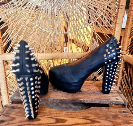 Retro Brand New Office London Heels - Yatva