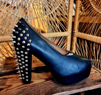 Retro Brand New Office London Heels - Yatva
