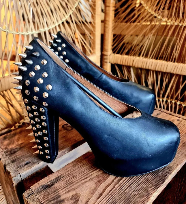 Retro Brand New Office London Heels - Yatva