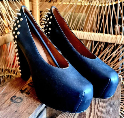 Retro Brand New Office London Heels - Yatva