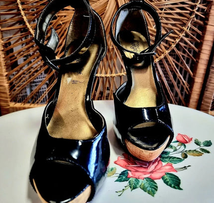 Retro New Look Shoes - Yatva
