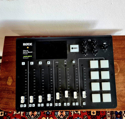 RØDECaster Pro Podcast Production Studio - Yatva