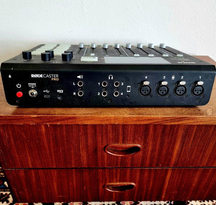 RØDECaster Pro Podcast Production Studio - Yatva