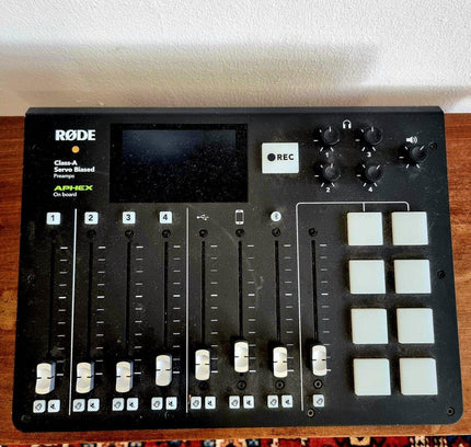 RØDECaster Pro Podcast Production Studio - Yatva