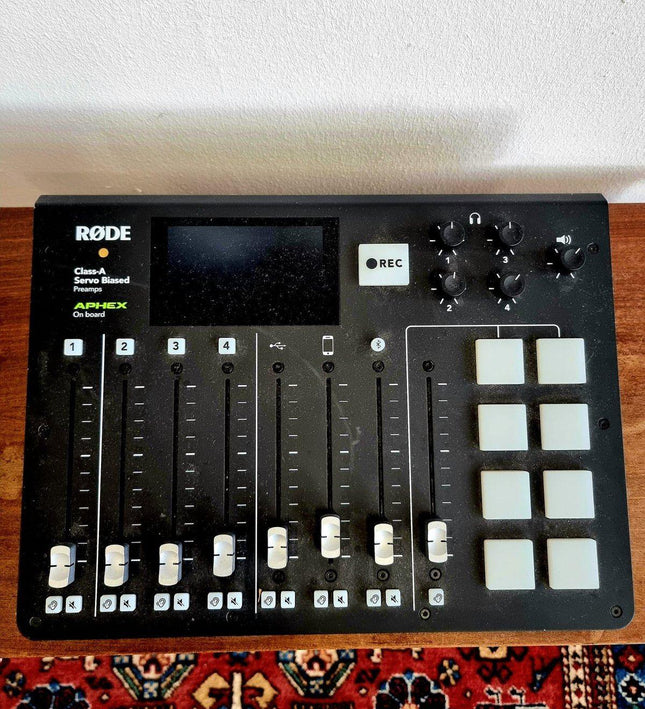 RØDECaster Pro Podcast Production Studio - Yatva