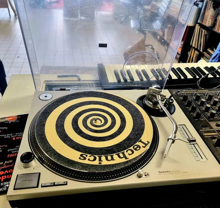 Technics Quartz Turntable SL1200 - MK2 Record Player - Yatva