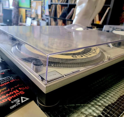 Technics Quartz Turntable SL1200 - MK2 Record Player - Yatva