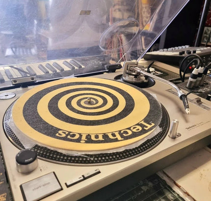 Technics Quartz Turntable SL1200 - MK2 Record Player - Yatva