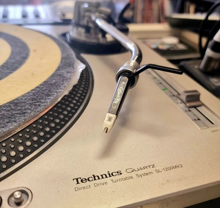 Technics Quartz Turntable SL1200 - MK2 Record Player - Yatva