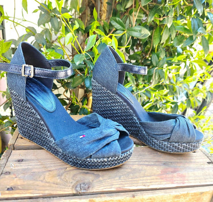 Tommy Hilfiger Iconic Elena Metallic Canvas Platform Sandals Shoes - Yatva