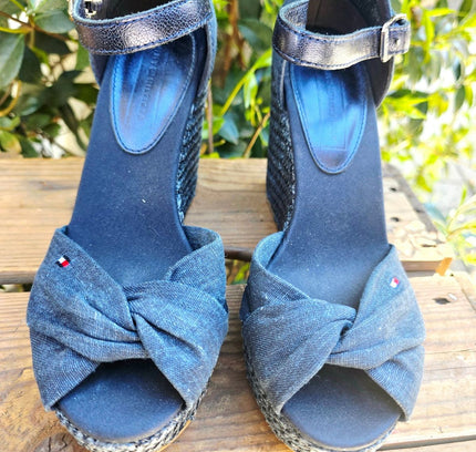 Tommy Hilfiger Iconic Elena Metallic Canvas Platform Sandals Shoes - Yatva