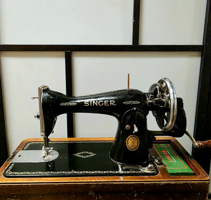 Vintage 1951 Singer 15K88 Hand Crank Sewing Machine | Kilbowie Scotland | Dutch Manual & Accessories - Yatva