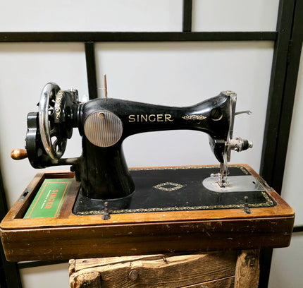 Vintage 1951 Singer 15K88 Hand Crank Sewing Machine | Kilbowie Scotland | Dutch Manual & Accessories - Yatva