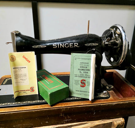 Vintage 1951 Singer 15K88 Hand Crank Sewing Machine | Kilbowie Scotland | Dutch Manual & Accessories - Yatva