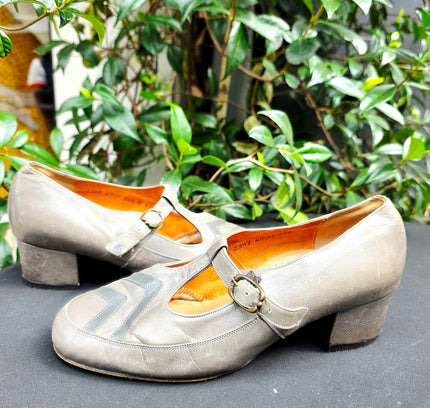 Vintage 1960s Dwea Metallic Grey Leather Chevron Mary Janes – Mod Block Heel - Yatva