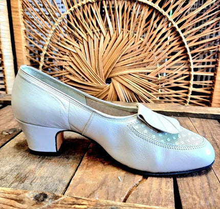 Vintage 1960s Lady's Joy Shoes - Yatva
