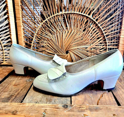 Vintage 1960s Lady's Joy Shoes - Yatva