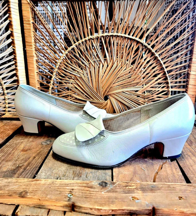 Vintage 1960s Lady's Joy Shoes - Yatva