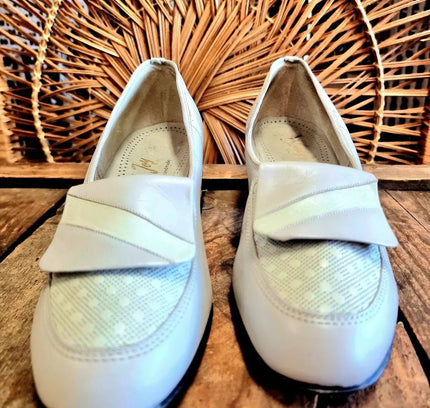 Vintage 1960s Lady's Joy Shoes - Yatva