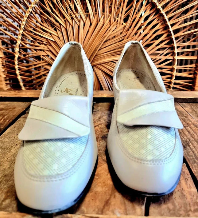 Vintage 1960s Lady's Joy Shoes - Yatva
