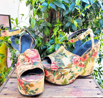 Vintage 1970s Floral Tapestry Platform Wedges Shoes - Yatva