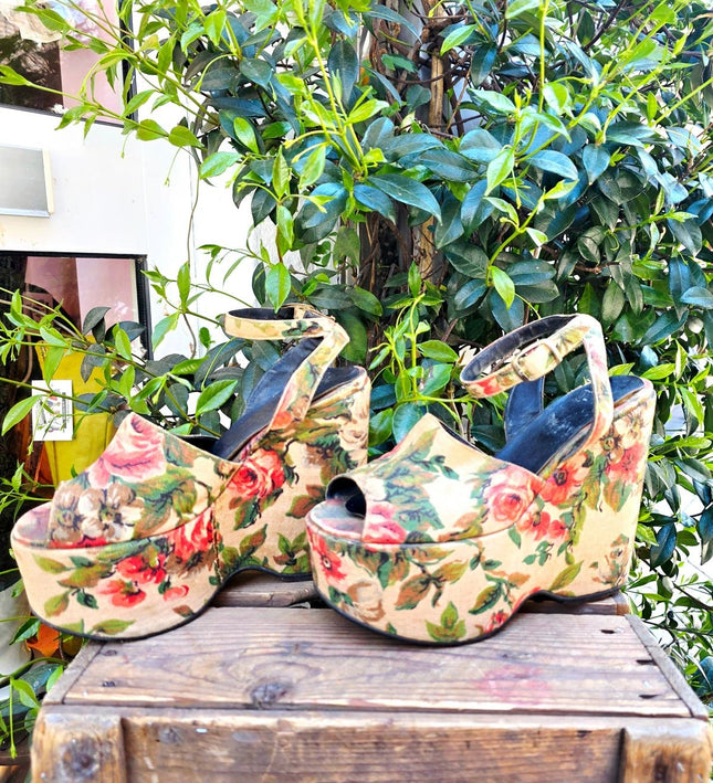 Vintage 1970s Floral Tapestry Platform Wedges Shoes - Yatva