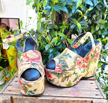Vintage 1970s Floral Tapestry Platform Wedges Shoes - Yatva