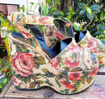 Vintage 1970s Floral Tapestry Platform Wedges Shoes - Yatva