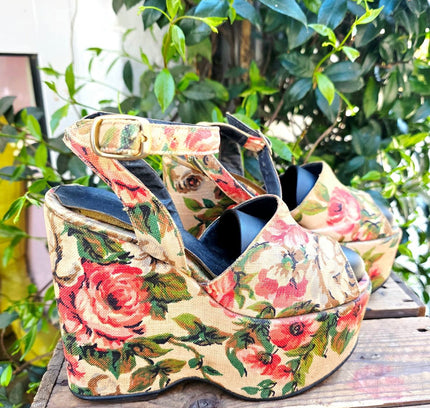 Vintage 1970s Floral Tapestry Platform Wedges Shoes - Yatva