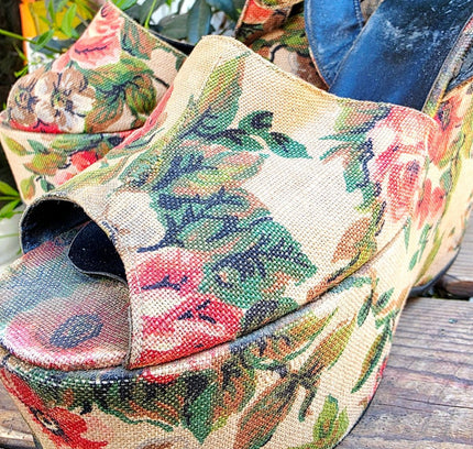 Vintage 1970s Floral Tapestry Platform Wedges Shoes - Yatva