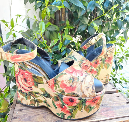 Vintage 1970s Floral Tapestry Platform Wedges Shoes - Yatva