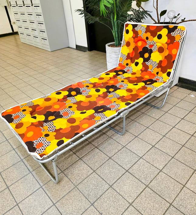 Vintage 1970s "Flower Power" Sun Lounger – Retro Garden Stretcher - Yatva