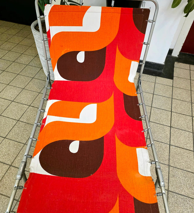 Vintage 1970s Folding Sun Lounger. Iconic 70s Psychedelic Pattern - Yatva
