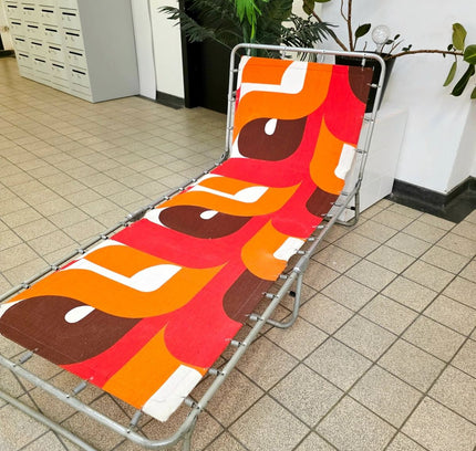 Vintage 1970s Folding Sun Lounger. Iconic 70s Psychedelic Pattern - Yatva