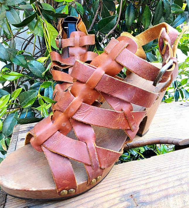 Vintage 1970s Leather Gladiator Clogs Shoes – Solid Wood Heel - Yatva