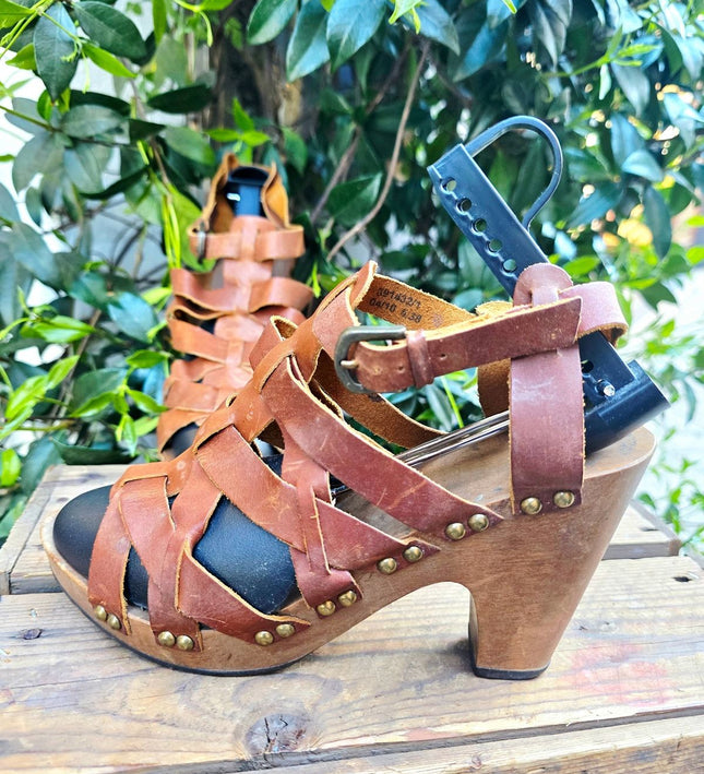 Vintage 1970s Leather Gladiator Clogs Shoes – Solid Wood Heel - Yatva