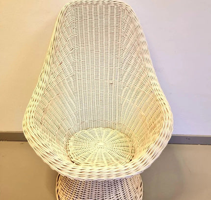Vintage 1970s Wicker / Rattan Lounge Chair - Yatva