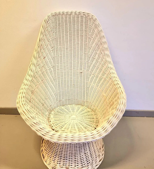 Vintage 1970s Wicker / Rattan Lounge Chair - Yatva