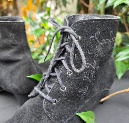 Vintage 1980s Black Suede Embroidered Lace-Up Ankle Boots - Yatva