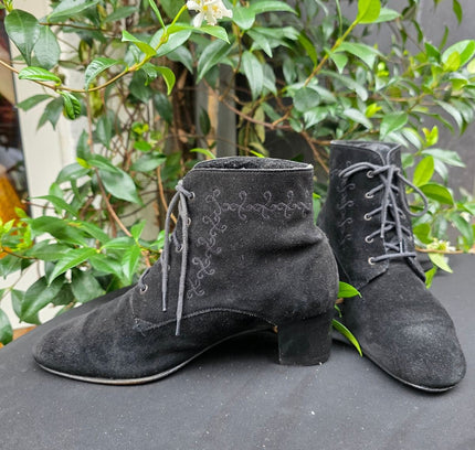 Vintage 1980s Black Suede Embroidered Lace-Up Ankle Boots - Yatva