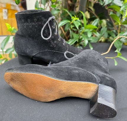 Vintage 1980s Black Suede Embroidered Lace-Up Ankle Boots - Yatva