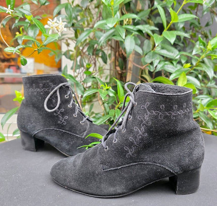 Vintage 1980s Black Suede Embroidered Lace-Up Ankle Boots - Yatva
