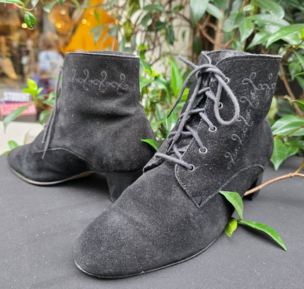 Vintage 1980s Black Suede Embroidered Lace-Up Ankle Boots - Yatva