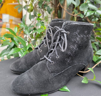 Vintage 1980s Black Suede Embroidered Lace-Up Ankle Boots - Yatva