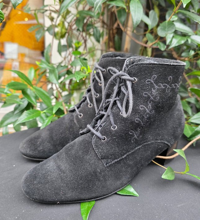 Vintage 1980s Black Suede Embroidered Lace-Up Ankle Boots - Yatva